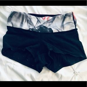 LuLulemon Athletica Boogie Shorts, Smoke Band (2)